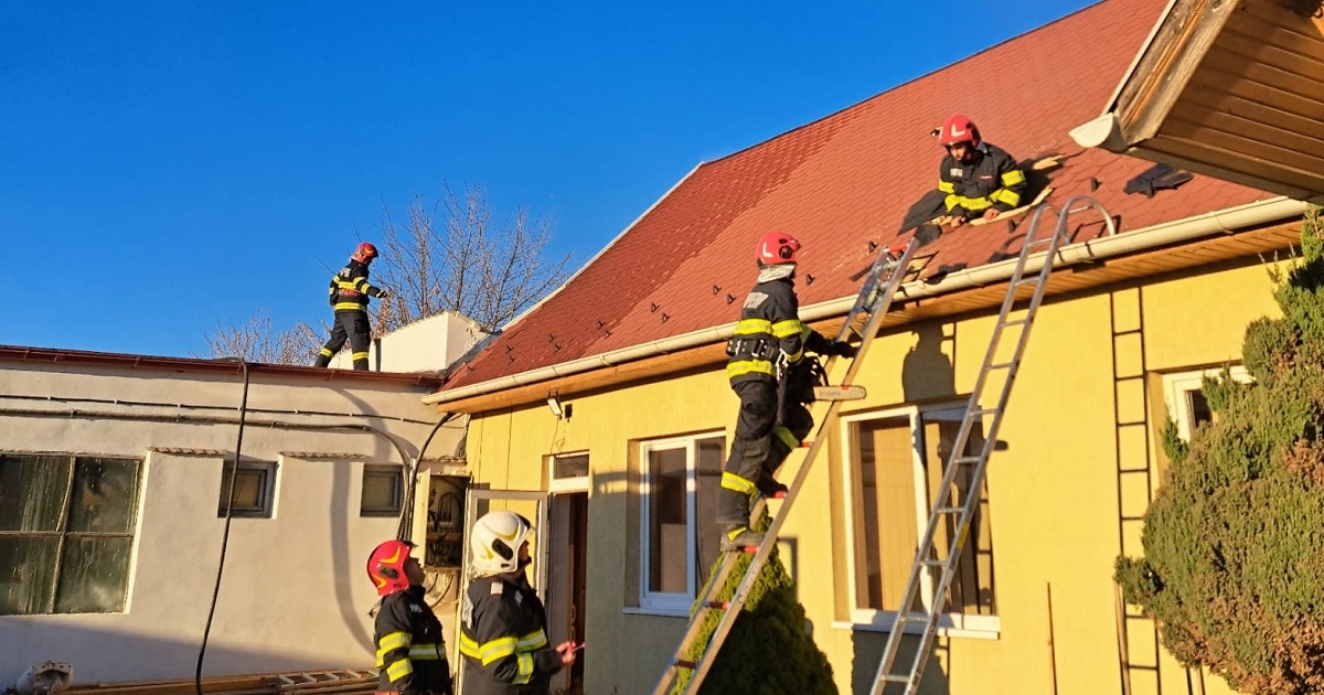 Egy székelyudvarhelyi irodaháznál kellett tüzet oltaniuk a tűzoltóknak